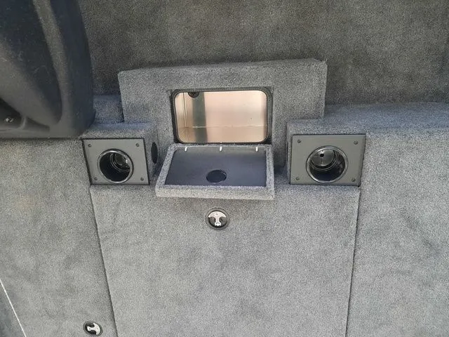 Slide: The Image of Tracker Pro Team 190 TX 2026 - 17