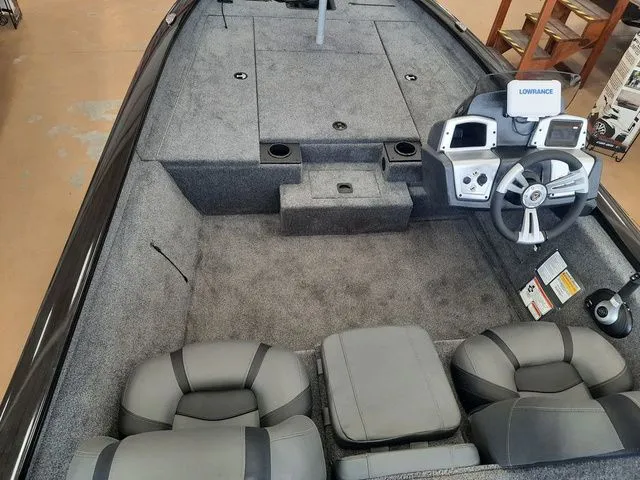 Slide: The Image of Tracker Pro Team 190 TX 2026 - 18