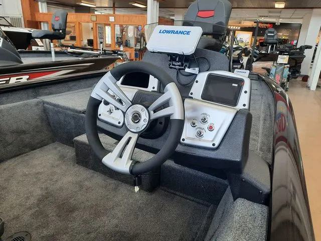 Slide: The Image of Tracker Pro Team 190 TX 2026 - 23