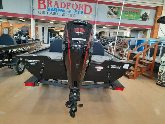 Slide: The Image of Tracker Pro Team 190 TX 2026 - 4