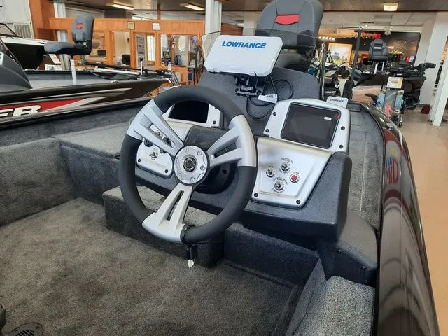 Slide: The Image of Tracker Pro Team 190 TX 2026 - 5