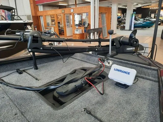 Slide: The Image of Tracker Pro Team 190 TX 2026 - 6