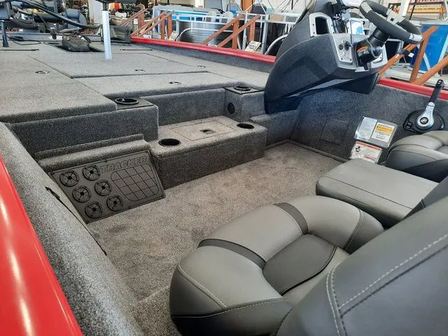 Slide: The Image of Tracker Pro Team 195 TXW 2026 - 7