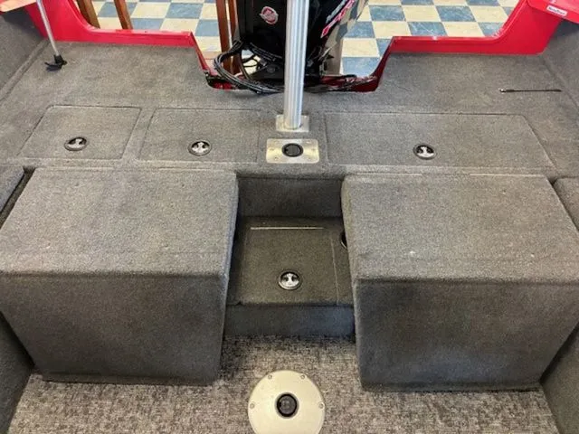 Slide: The Image of Tracker PRV 175CB 2026 - 16