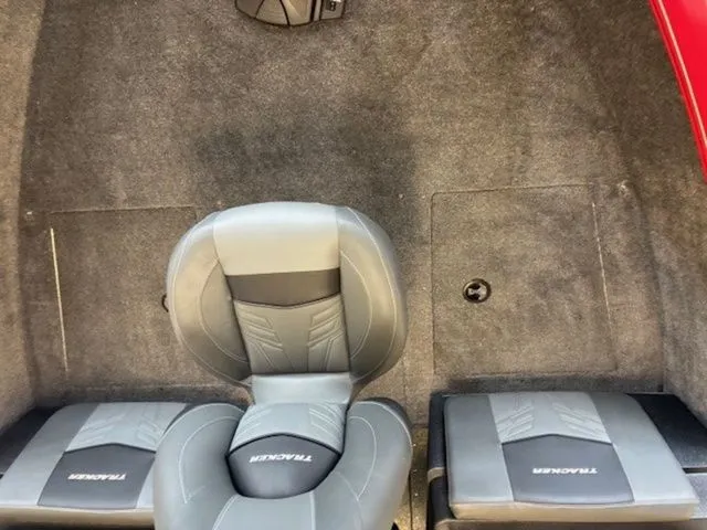 Slide: The Image of Tracker PRV 175CB 2026 - 21