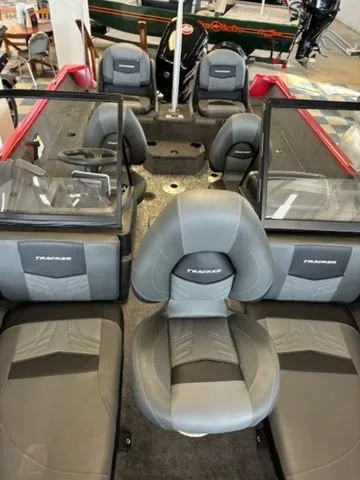 Slide: The Image of Tracker PRV 175CB 2026 - 5