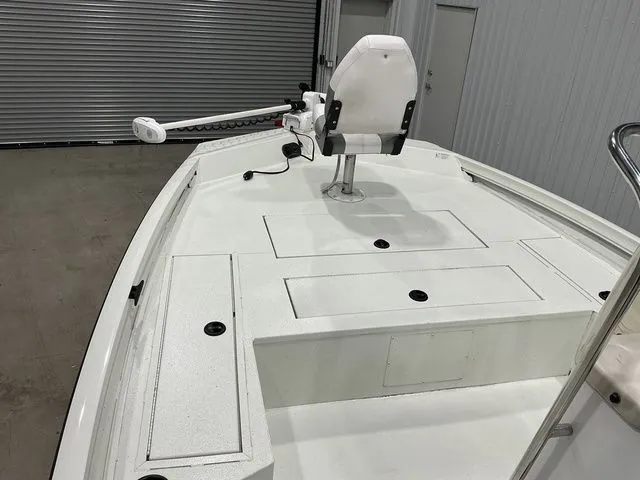 Slide: The Image of Crestliner 2000 Bay 2023 - 14