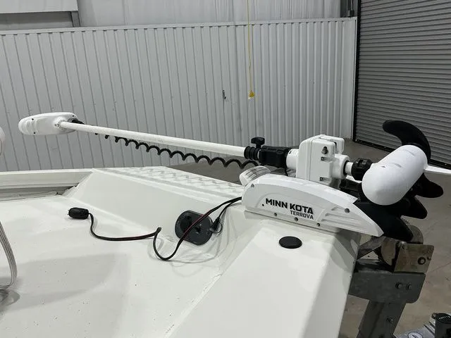 Slide: The Image of Crestliner 2000 Bay 2023 - 16