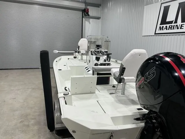 Slide: The Image of Crestliner 2000 Bay 2023 - 19