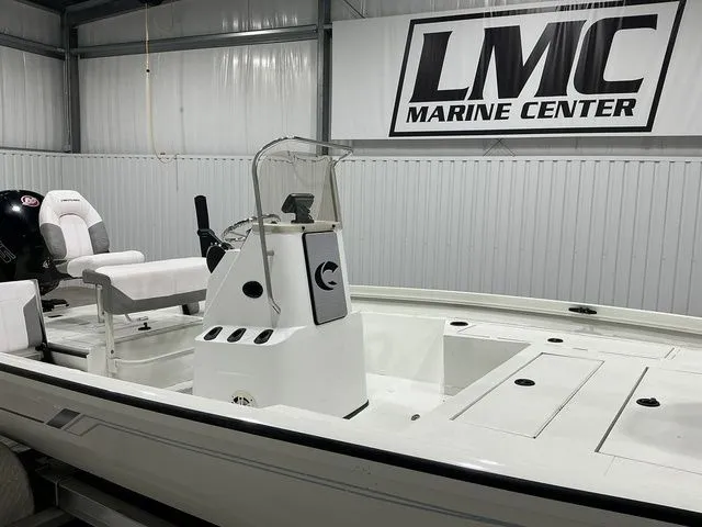 Slide: The Image of Crestliner 2000 Bay 2023 - 8