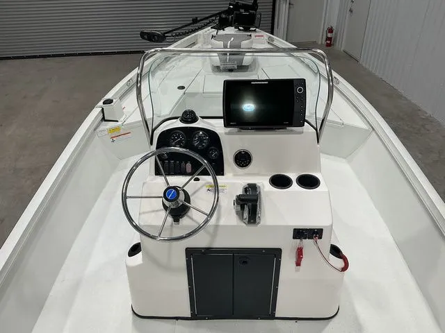 Slide: The Image of Crestliner 2200 Bay 2017 - 11