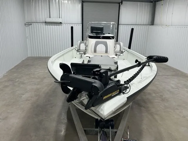 Slide: The Image of Crestliner 2200 Bay 2017 - 12