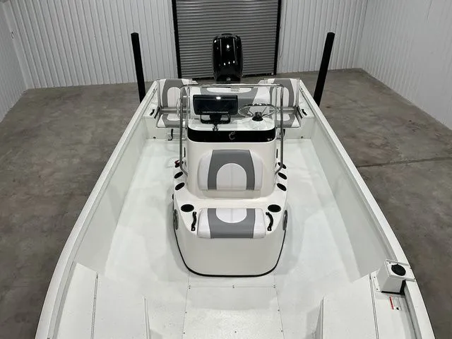 Slide: The Image of Crestliner 2200 Bay 2017 - 14