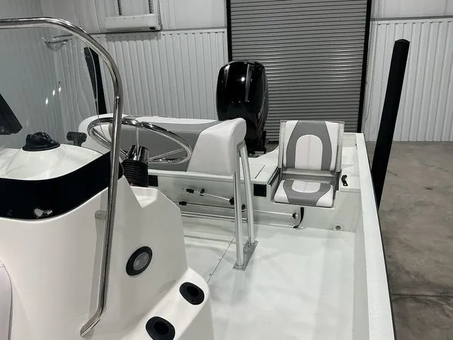 Slide: The Image of Crestliner 2200 Bay 2017 - 18