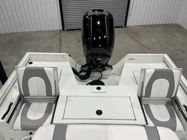 Slide: The Image of Crestliner 2200 Bay 2017 - 19