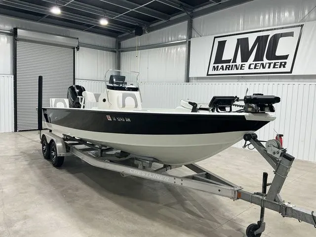 Slide: The Image of Crestliner 2200 Bay 2017 - 4