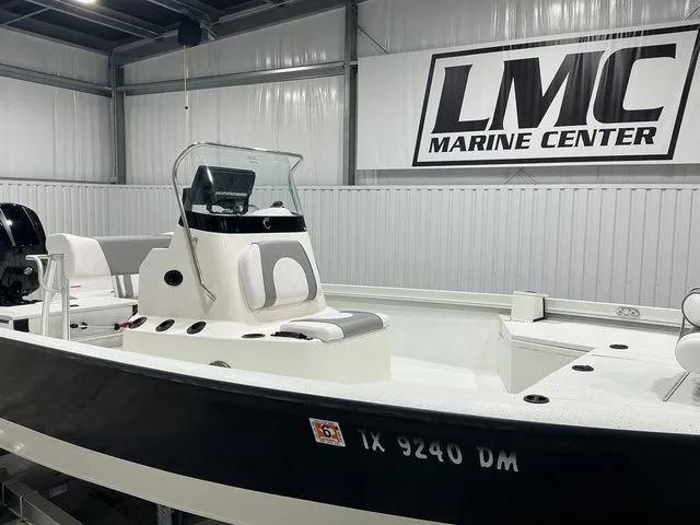 Slide: The Image of Crestliner 2200 Bay 2017 - 7