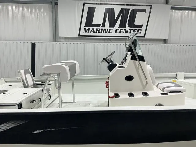 Slide: The Image of Crestliner 2200 Bay 2017 - 8