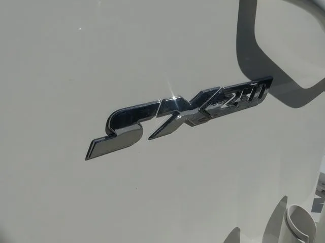 Slide: The Image of Skeeter SX241 2025 - 10