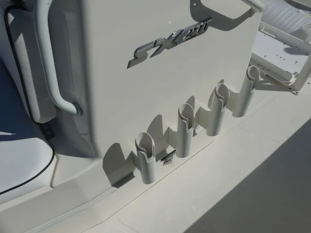 Slide: The Image of Skeeter SX241 2025 - 11