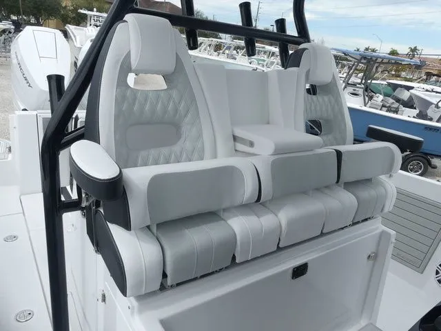 Slide: The Image of Blackfin 332 CC 2026 - 14