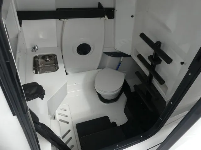 Slide: The Image of Blackfin 332 CC 2026 - 15