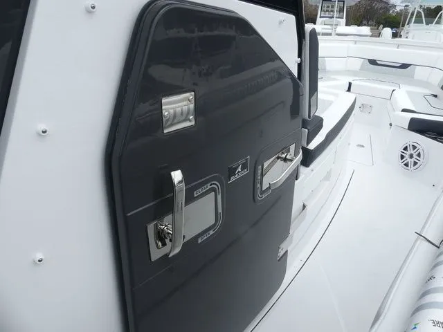 Slide: The Image of Blackfin 332 CC 2026 - 17