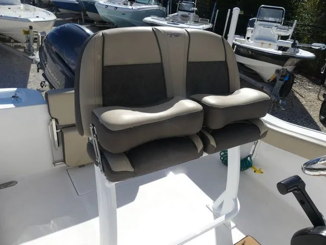 Slide: The Image of Tidewater 210 LXF 2019 - 10