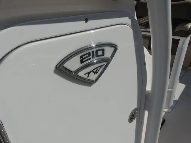 Slide: The Image of Tidewater 210 LXF 2019 - 15