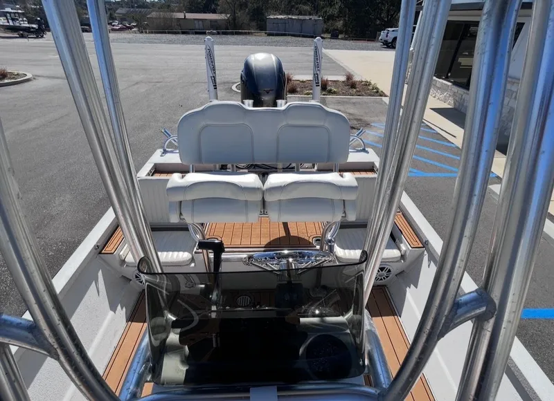 Slide: The Image of G3 Bay 20 DLX 2017 - 14