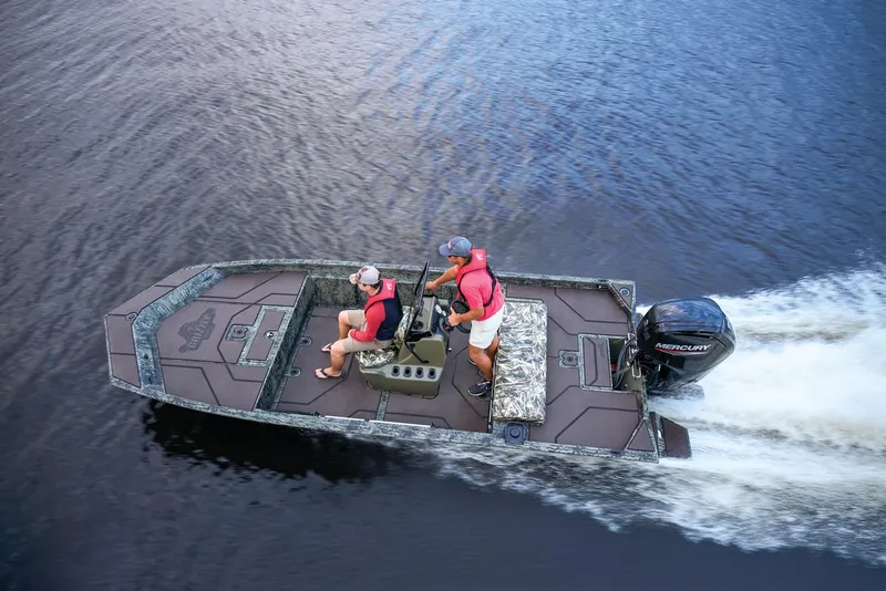 Slide: The Image of Tracker Grizzly 1860 CC 2026 - 48