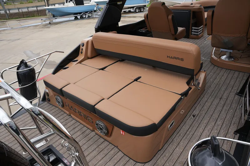 Slide: The Image of Harris Grand Mariner 250 2026 - 13