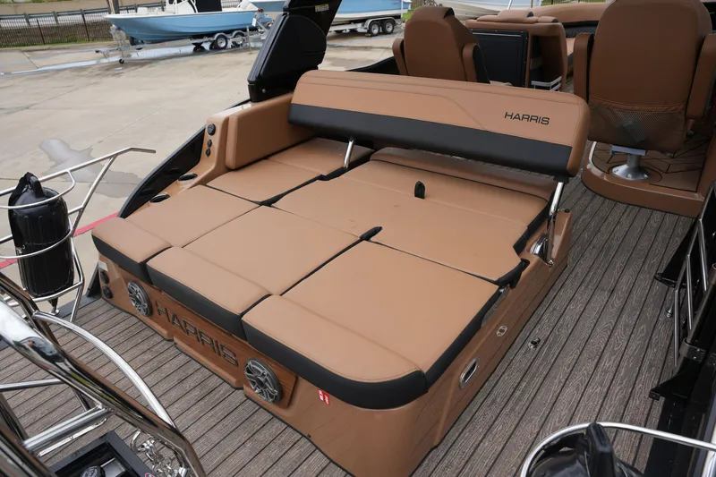 Slide: The Image of Harris Grand Mariner 250 2026 - 14