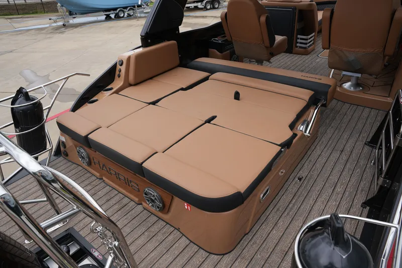 Slide: The Image of Harris Grand Mariner 250 2026 - 15
