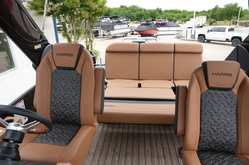 Slide: The Image of Harris Grand Mariner 250 2026 - 16
