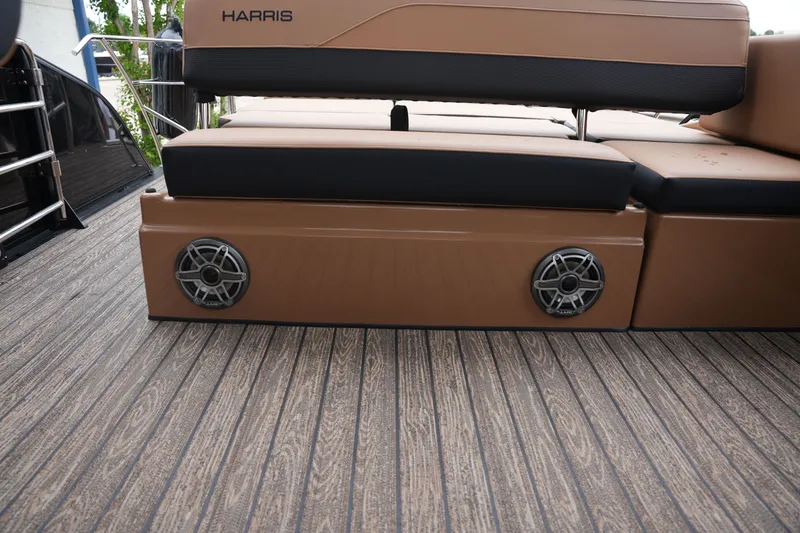 Slide: The Image of Harris Grand Mariner 250 2026 - 18