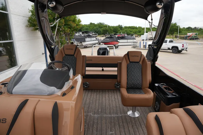Slide: The Image of Harris Grand Mariner 250 2026 - 19