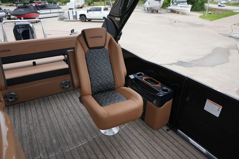 Slide: The Image of Harris Grand Mariner 250 2026 - 20