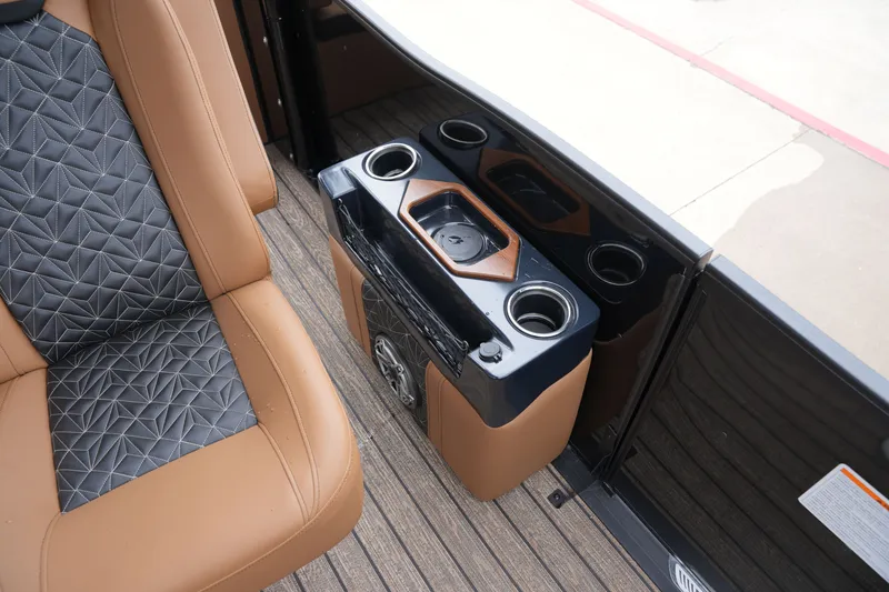 Slide: The Image of Harris Grand Mariner 250 2026 - 21