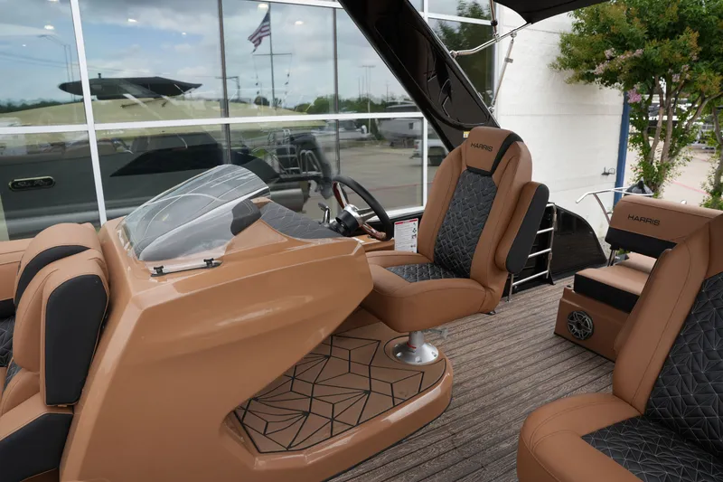 Slide: The Image of Harris Grand Mariner 250 2026 - 22