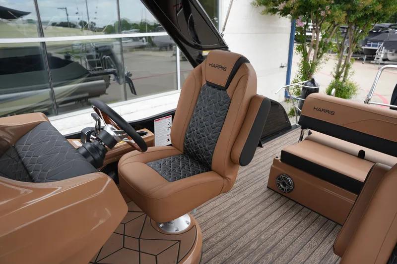 Slide: The Image of Harris Grand Mariner 250 2026 - 23