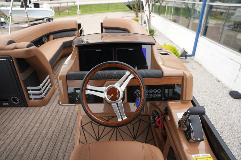 Slide: The Image of Harris Grand Mariner 250 2026 - 25
