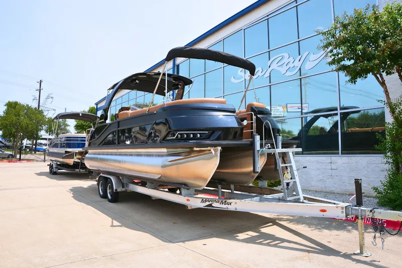 Slide: The Image of Harris Grand Mariner 250 2026 - 1