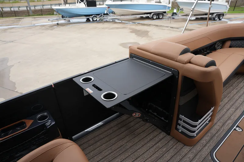 Slide: The Image of Harris Grand Mariner 250 2026 - 31