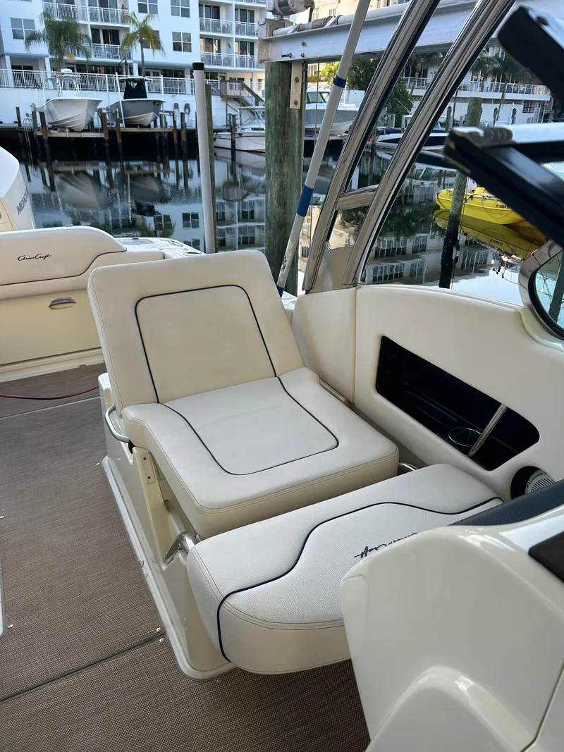 Slide: The Image of Chris-Craft Calypso 24 2022 - 11