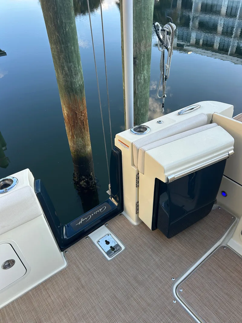 Slide: The Image of Chris-Craft Calypso 24 2022 - 17