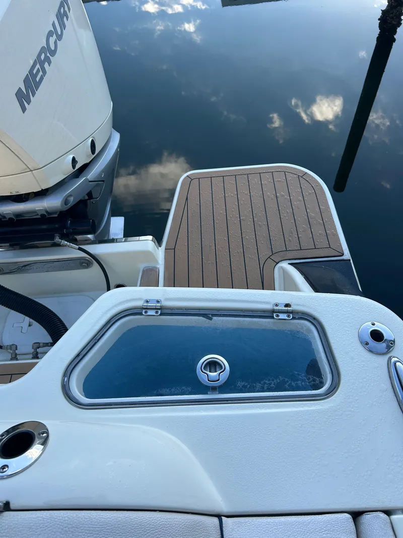 Slide: The Image of Chris-Craft Calypso 24 2022 - 8