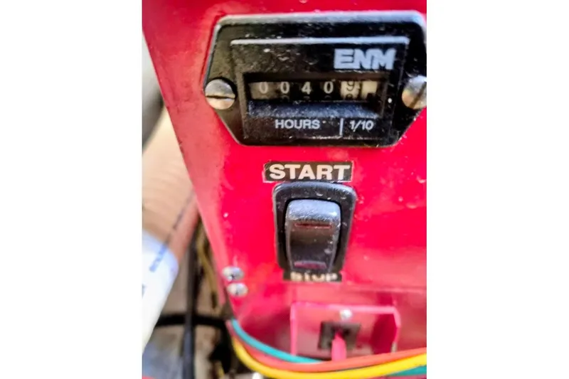 Slide: The Image of Close-up of a 2007 Bayliner Discovery 288 engine hour meter and start switch. - 20