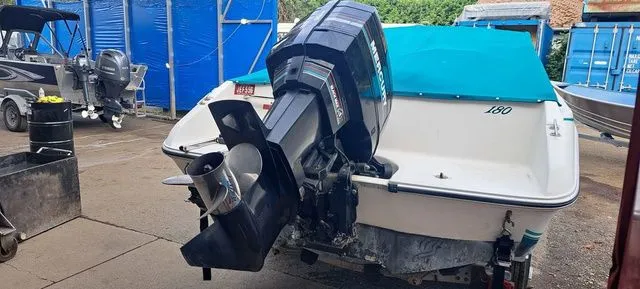 Slide: The Image of Sea Ray 180 Bowrider 1990 - 3