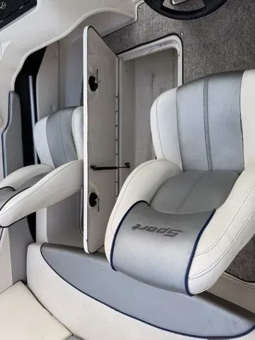 Slide: The Image of Sea Ray 175 Sport 2010 - 10